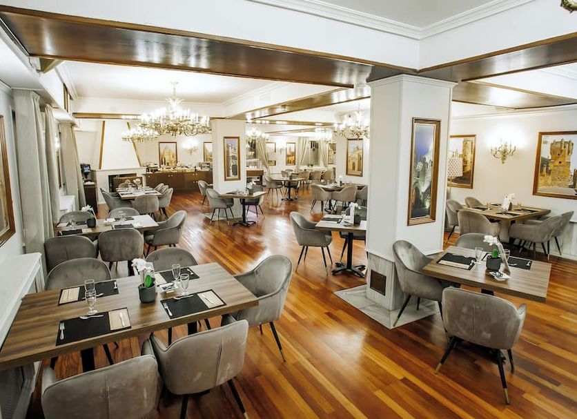 Restaurant Photo